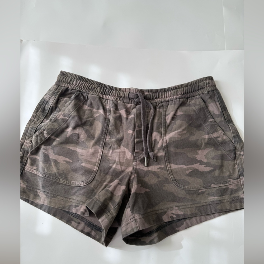 Athleta Women’s Farallon Camouflage Shorts